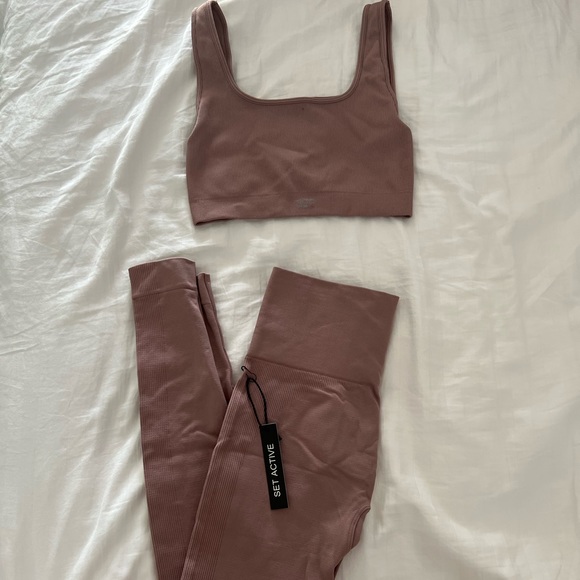 SET Active Other - Set Active Box Cut Bra and Leggings